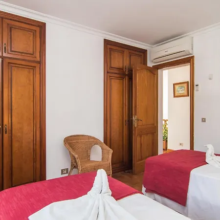 4 Bedroom Beautiful In