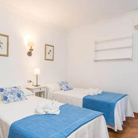 Сasa de vacaciones 4 Bedroom Beautiful In *