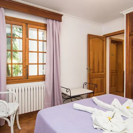 4 Bedroom Beautiful In Сasa de vacaciones *