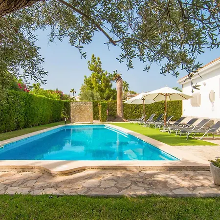 4 Bedroom Beautiful In