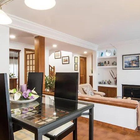 4 Bedroom Beautiful In Сasa de vacaciones