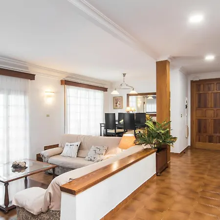 4 Bedroom Beautiful In Сasa de vacaciones *