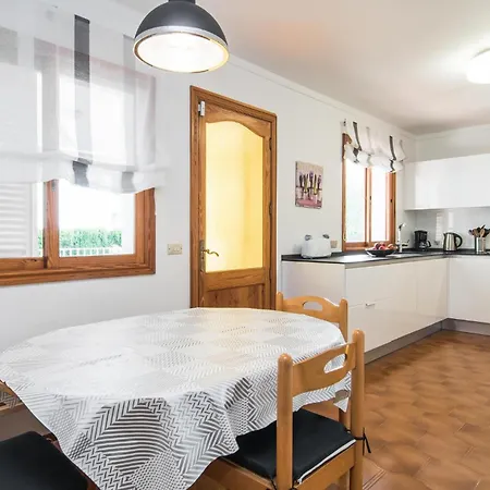 4 Bedroom Beautiful In Holiday home *