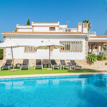 4 Bedroom Beautiful In Holiday home