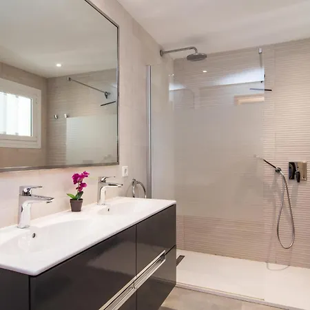 4 Bedroom Beautiful In Holiday home